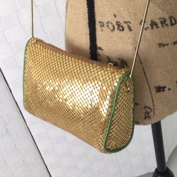 Woman’s Vintage Mesh Evening bag by Apri made in China  gold with green trim - Picture 2 of 6